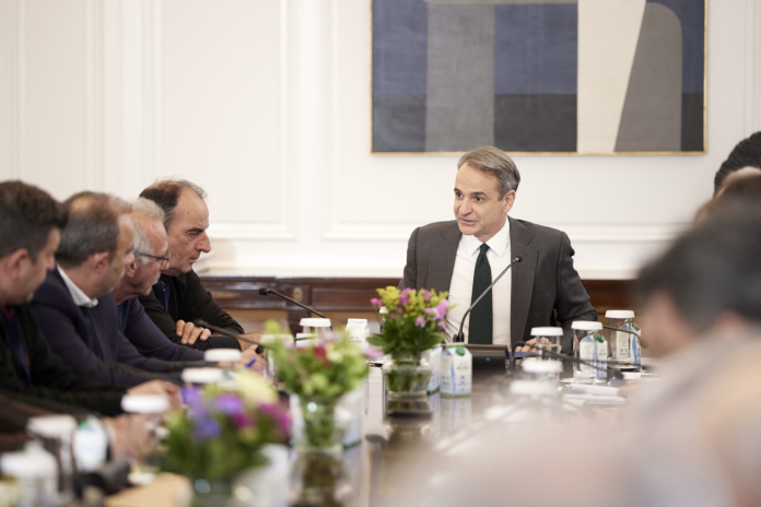 Συνάντηση Μητσοτάκη με τους αγρότες των «σκληρών» μπλόκων: Δεν έχω την απαίτηση να συμφωνήσουμε σε όλα, αλλά να μπει τέλος σε μία περίοδο μεγάλης έντασης