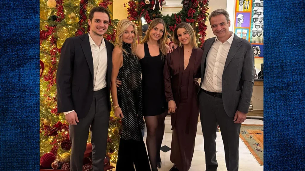 Οι ευχές του Κ.Μητσοτάκη για τη νέα χρονιά με μια οικογενειακή φωτογραφία