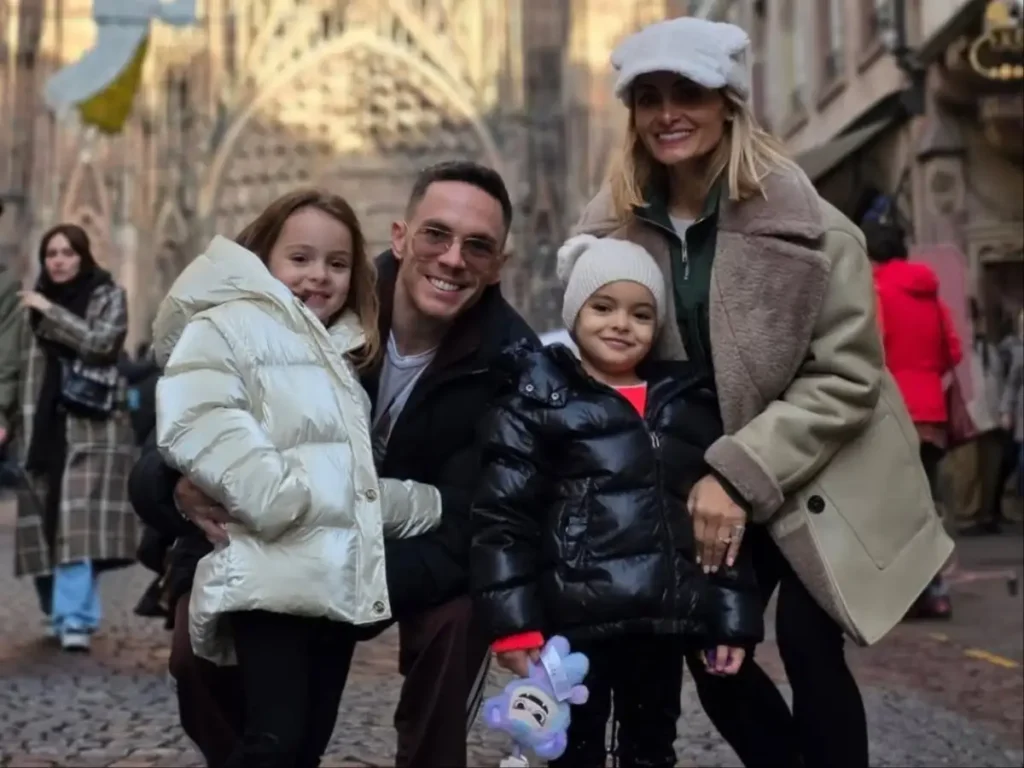 Λευτέρης Πετρούνιας – Βασιλική Μιλλούση: Απολαμβάνουν τα χιόνια με τις κόρες τους – Φωτογραφίες