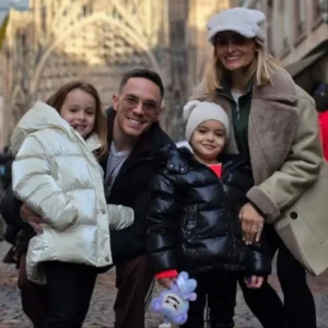 Λευτέρης Πετρούνιας – Βασιλική Μιλλούση: Απολαμβάνουν τα χιόνια με τις κόρες τους – Φωτογραφίες