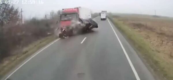 Ρουμανία : Θανατηφόρο τροχαίο με οπαδούς του ΠΑΟΚ που ταξίδευαν στη Γαλλία – 7 νεκροί και 3 τραυματίες – Δείτε βίντεο από τη σύγκρουση (σκληρές εικόνες)