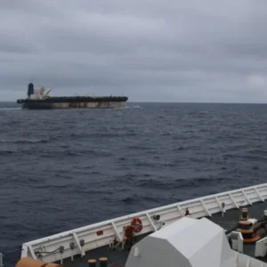 Επικίνδυνη κλιμάκωση: Ρεσάλτο αμερικανών κομάντος σε δύο ρωσικά πλοία – Παραβιάζεται το Δίκαιο της Θάλασσας, λέει η Μόσχα, απόλυτα νόμιμες ενέργειες, απαντά ο Τραμπ (βίντεο)