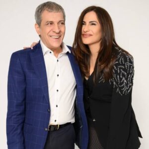 Θέμης Αδαμαντίδης- Ηλιάννα Ζέρβα: Στα backstage της φωτογράφισής τους με αφορμή την πρεμιέρα τους στη Θεσσαλονίκη μαζί με τον Διογένη (εικόνες)