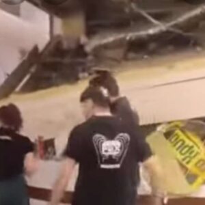 Θεσσαλονίκη: Γυναίκα τραυματίστηκε από κατάρρευση ψευδοροφής καταστήματος σε εμπορικό κέντρο (βίντεο)