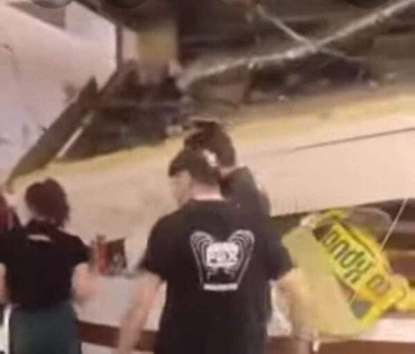 Θεσσαλονίκη: Γυναίκα τραυματίστηκε από κατάρρευση ψευδοροφής καταστήματος σε εμπορικό κέντρο (βίντεο)