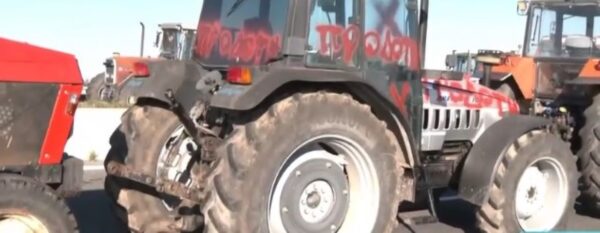 Μπλόκο Νίκαιας: Βανδάλισαν τα τρακτέρ δύο αγροτών που ήταν στην συνάντηση με τον πρωθυπουργό