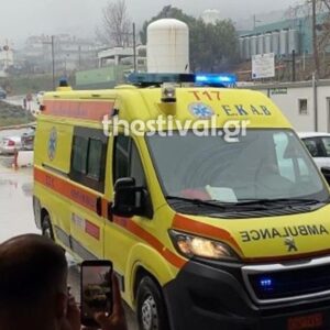 Θεσσαλονίκη: Στο νοσοκομείο Παπαγεωργίου έφτασαν οι δύο τραυματίας οπαδοί του ΠΑΟΚ από τη Ρουμανία – Συγκίνηση στην υποδοχή – Δείτε βίντεο