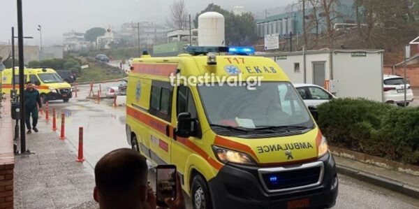 Θεσσαλονίκη: Στο νοσοκομείο Παπαγεωργίου έφτασαν οι δύο τραυματίας οπαδοί του ΠΑΟΚ από τη Ρουμανία – Συγκίνηση στην υποδοχή – Δείτε βίντεο