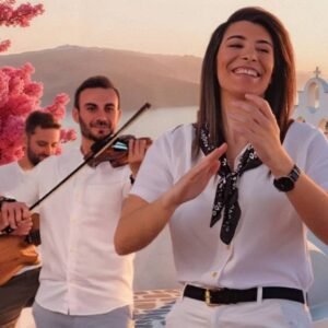 Τζένη Γεωργιάδη: Το νέο της τραγούδι «Γειά Μας» σε συνεπαίρνει με τον νησιώτικο ρυθμό του