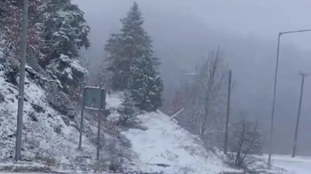 Χιόνισε στα ορεινά σε Θεσσαλία, Στερεά Ελλάδα και Μακεδονία – Εντυπωσιακές εικόνες από τις περιοχές που ντύθηκαν στα λευκά (βίντεο)