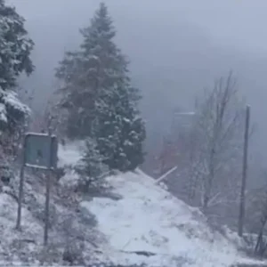 Χιόνισε στα ορεινά σε Θεσσαλία, Στερεά Ελλάδα και Μακεδονία – Εντυπωσιακές εικόνες από τις περιοχές που ντύθηκαν στα λευκά (βίντεο)