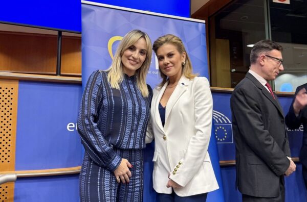 Η ελληνική γλώσσα στην καρδιά της Ευρώπης:  Πρώτος εορτασμός στο Ευρωπαϊκό Κοινοβούλιο  με πρωτοβουλία της Ελεονώρας  Μελέτη