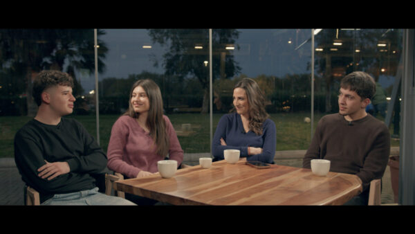 «MEGA Stories»  – Η ψυχική υγεία των εφήβων: Οι αθέατες αγωνίες μιάς γενιάς – Απόψε στη 00:40