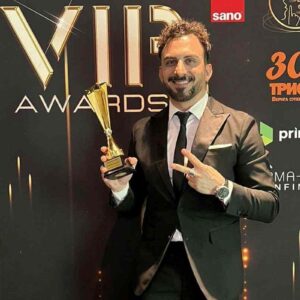 Iορδάνης Αγαπητός: Τραγουδιστής τη νύχτα, διδάκτωρ την ημέρα!