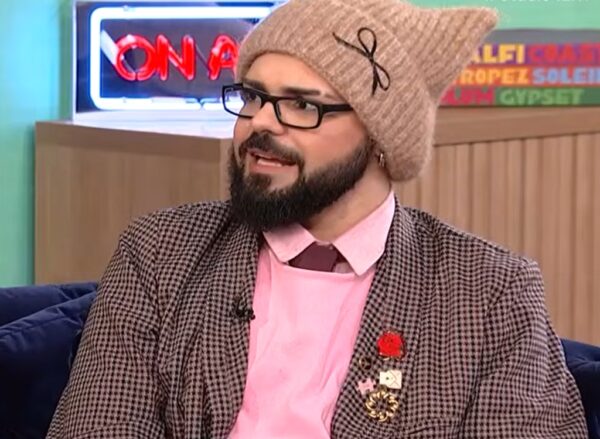 Akylas: Η ομοφοβική επίθεση στη Θεσσαλονίκη,  οι οικονομικές δυσκολίες, οι δουλειές σε κουζίνες και κρουαζερόπλοια  πριν από τη Eurovision