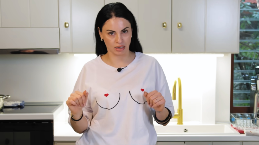 Δήμητρα Αλεξανδράκη: Είναι ξανά ερωτευμένη – «Εκεί που αποφάσισα να μείνω μόνη μου, μου κάνει πλάκα ο Θεός» (βίντεο)