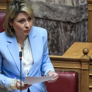 Αλεξοπούλου για  τη φράση της «το τζάμπα πέθανε» :  Η διατύπωση μου ήταν προβληματική – Ζητώ συγνώμη από τους εκπαιδευτικούς (βίντεο)