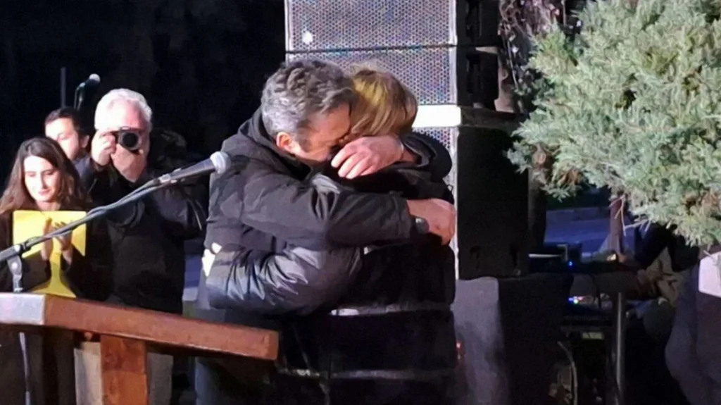 Τέμπη: «Το παιδί μου λοιδορήθηκε όσο τίποτε» – Ξεσπά η μητέρα του νεκρού  μηχανοδηγού Σπύρου Βούλγαρη (βίντεο)