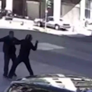 Αχαρνών: Άγριος καβγάς μεταξύ οδηγών για την προτεραιότητα – Βίντεο ντοκουμέντο από την επίθεση του 70χρονου με μαχαίρι 20 εκατοστών