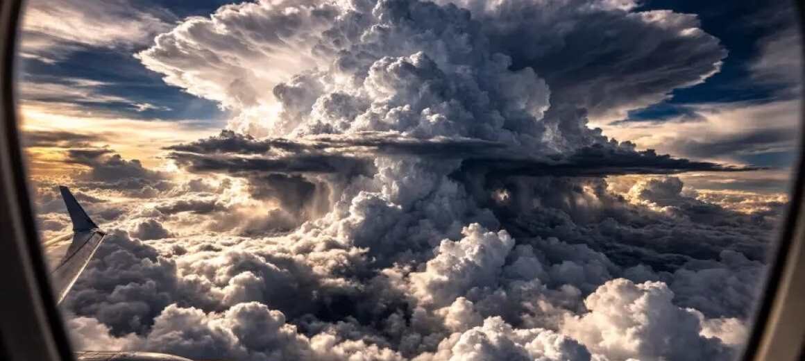 Καιρός:  Τι είναι το  γιγάντιο νέφος τύπου cumulonimbus  που προκάλεσε την ισχυρή χαλαζόπτωση στην Αττική