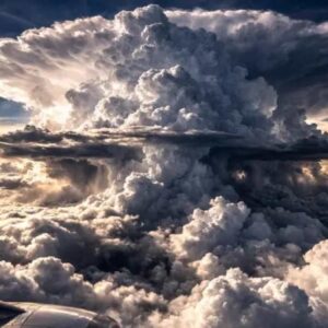 Καιρός:  Τι είναι το  γιγάντιο νέφος τύπου cumulonimbus  που προκάλεσε την ισχυρή χαλαζόπτωση στην Αττική