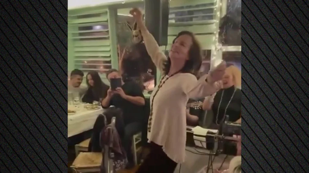 Το ζεϊμπέκικο της Άννας Διαμαντοπούλου στην Κοζάνη – Δείτε βίντεο