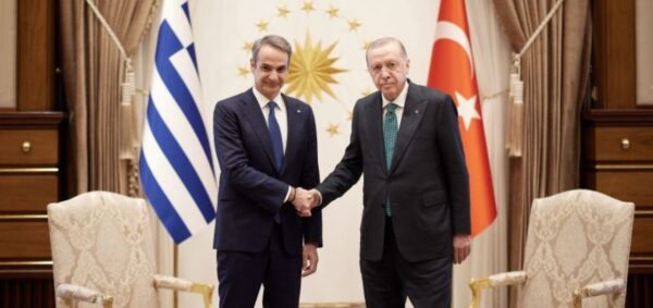 Πλούσια και ζηλευτά εδέσματα στο δείπνο Μητσοτάκη Ερντογάν – Μεγάλη ποικιλία σε φαγητά και γλυκά