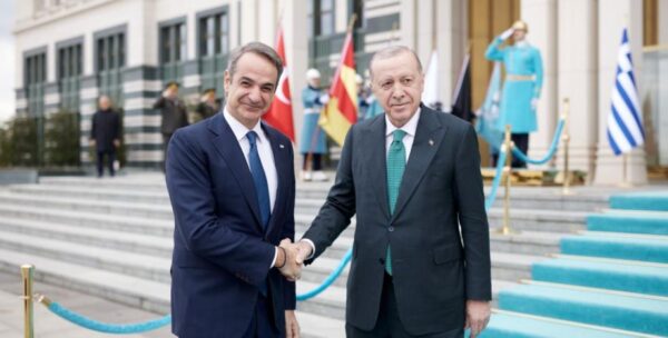 Σε εξέλιξη η συνάντηση Μητσοτάκη – Ερντογάν στην Άγκυρα –  Ο σύντομος διάλογος μπροστά στις κάμερες – Βίντεο