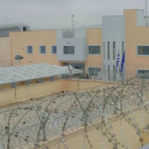 Συνελήφθη ο αρχιφύλακας στις φυλακές του Δομοκού για συνέργια στη δολοφονία του ισοβίτη