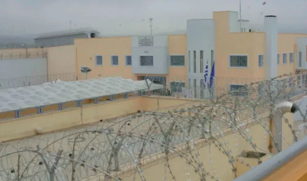 Συνελήφθη ο αρχιφύλακας στις φυλακές του Δομοκού για συνέργια στη δολοφονία του ισοβίτη