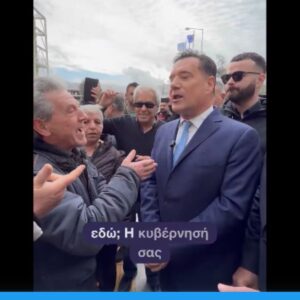 Νέος διάλογος Γεωργιάδη με συνδικαλιστές της Αριστεράς για τις Belharra και “του ΝΑΤΟ τα σφαγεία” έξω από το νοσοκομείο Λευκάδας – Βίντεο