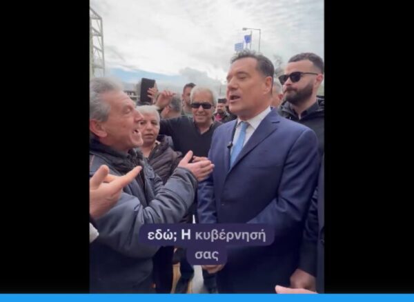 Νέος διάλογος Γεωργιάδη με συνδικαλιστές της Αριστεράς για τις Belharra και “του ΝΑΤΟ τα σφαγεία” έξω από το νοσοκομείο Λευκάδας – Βίντεο