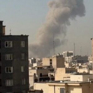 Το Ισραήλ εξαπέλυσε επίθεση στο Ιράν – Αναφέρθηκαν εκρήξεις στην Τεχαράνη –  Για κοινή επιχείρηση με ΗΠΑ γράφουν τα αμερικανικά ΜΜΕ