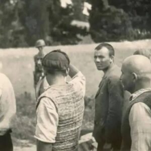 O Βέλγος πωλητής απέσυρε από το eBay τις φωτογραφίες με τους 200 εκτελεσθέντες της Καισαριανής και εξηγεί τον λόγο