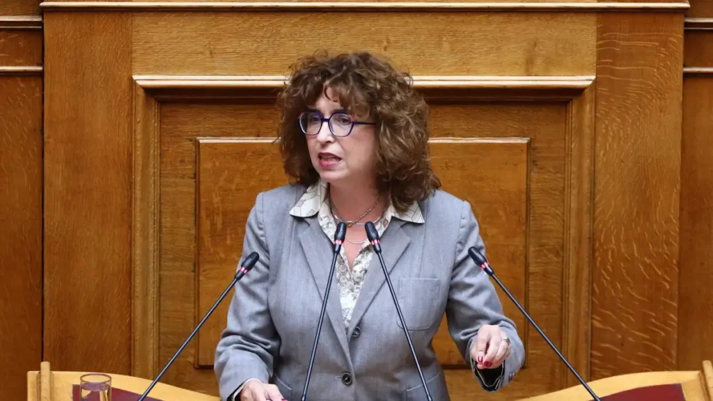 Ανεξαρτητοποιήθηκε η Καραγεωργοπούλου από την Πλεύση Ελευθερίας – Mένει με πέντε βουλευτές η Κωνσταντοπούλου