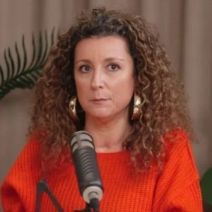 Κατερίνα Βρανά: Μου φέρονται σαν να έχω νοητική βλάβη λόγω της ομιλίας μου, με βλέπουν και ως αντικείμενο λύπησης (βίντεο)