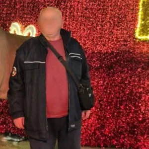 Παραδόθηκε ο 64χρονος που επιχείρησε να βιάσει 25χρονη ΑμεΑ στην Κυψέλη