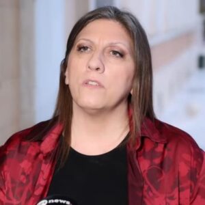 Η Κωνσταντοπούλου λέει ότι η Καρακίτσου ψεύδεται και δεν έχει εργαστεί στην Πλεύση Ελευθερίας τον τελευταίο χρόνο