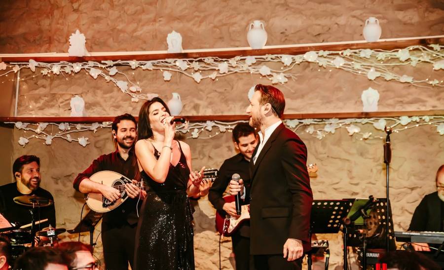 Κώστας Καραφώτης: Συνεχίζουν ακάθεκτοι τις πολύμηνες επιτυχημένες εμφανίσεις τους στο «Koukoutsi» μαζί με την Ματθαία Σπιταδάκη (εικόνες)