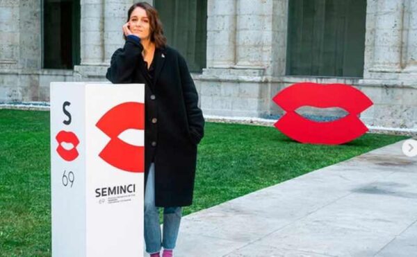 Αριάν Λαμπέντ: Σοκάρει η σύζυγος του Γιώργου Λάνθιμου – «Έχω υποστεί δύο βιασμούς και ανεπιθύμητα αγγίγματα στην εφηβεία»