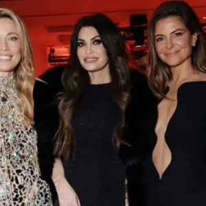 Μαρία Μενούνος: Το ταξίδι – αστραπή  στην Ελλάδα, το πάρτι του Λέοντα Πατίτσα και η συνάντηση με την Κίμπερλι Γκιλφόιλ – Φωτογραφίες