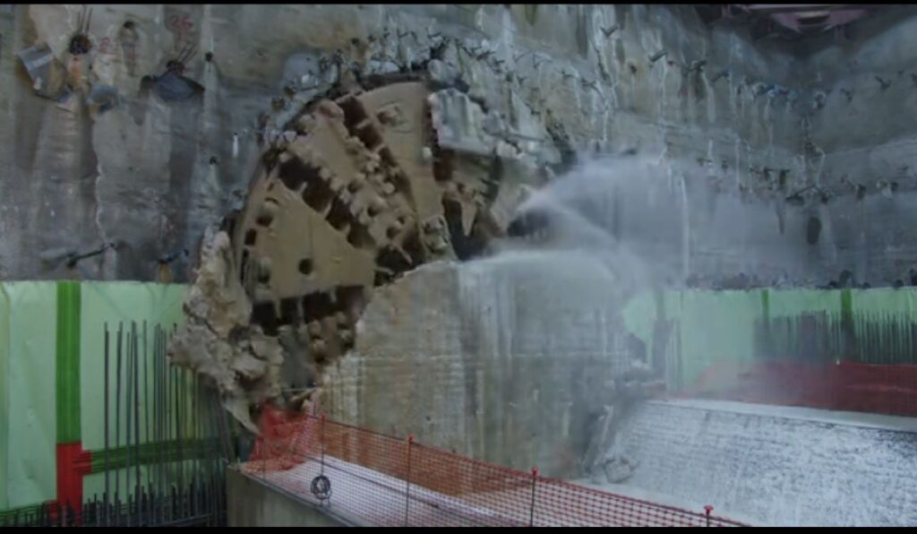 Μετρό: Στον Ευαγγελισμό ο μετροπόντικας “Αθηνά” για την επέκταση της γραμμής 4 – Βίντεο