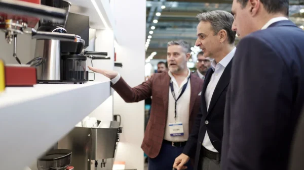 Επίσκεψη Μητσοτάκη στην HORECA 2026: «Θα αγοράσω μηχανή εσπρέσο, θα έρθεις σπίτι να μου κάνεις σεμινάρια;», είπε στον Έλληνα παγκόσμιο πρωταθλητή barista – Βίντεο