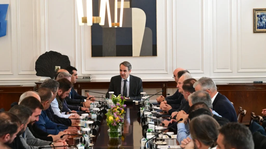 Μητσοτάκης σε κτηνοτρόφους: «Δεν  υπάρχει plan b, το μόνο σχέδιο στο οποίο επιμένουμε είναι η οριστική εκρίζωση της ευλογιάς» – Βίντεο