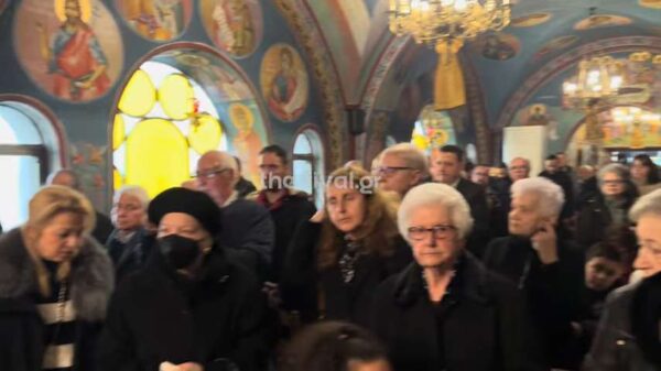 Θεσσαλονίκη: Συγκίνηση στο μνημόσυνο για τα θύματα των Τεμπών – Αντιδράσεις συγγενών για την παρουσία Κυρανάκη (βίντεο)