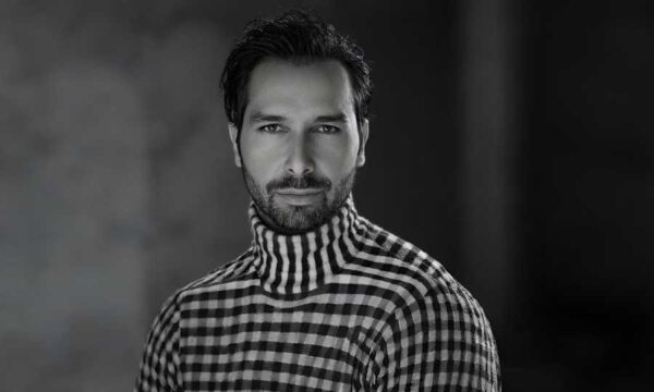 Ο Ανδρέας Λάμπρου επιστρέφει με τη νέα του μπαλάντα «Τώρα είναι αργά»