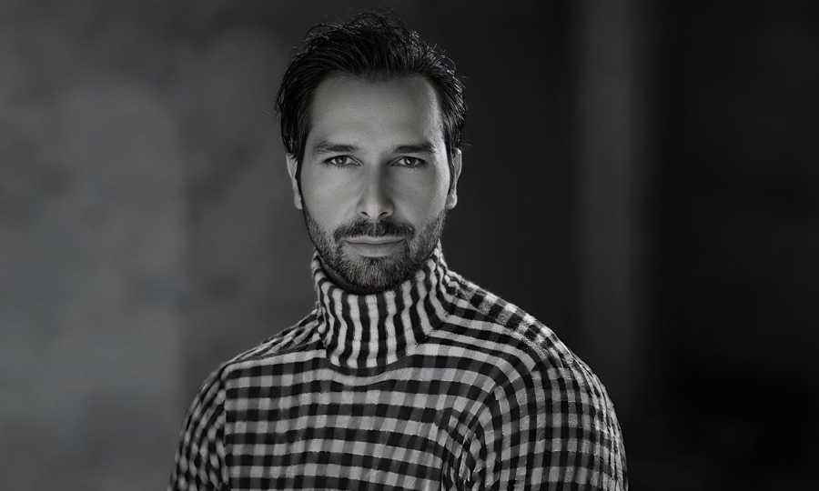 Ο Ανδρέας Λάμπρου επιστρέφει με τη νέα του μπαλάντα «Τώρα είναι αργά»