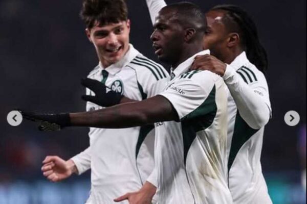 Λιοντάρι ο Παναθηναϊκός, πρόκριση  στους «16»με 10 παίκτες από την άσπρη βούλα!