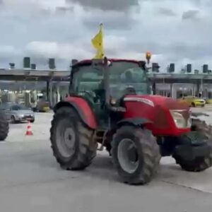 Αγρότες: Έφτασαν τα πρώτα τρακτέρ στις Αφίδνες – Στις 16:00 το συλλαλητήριο στο Σύνταγμα