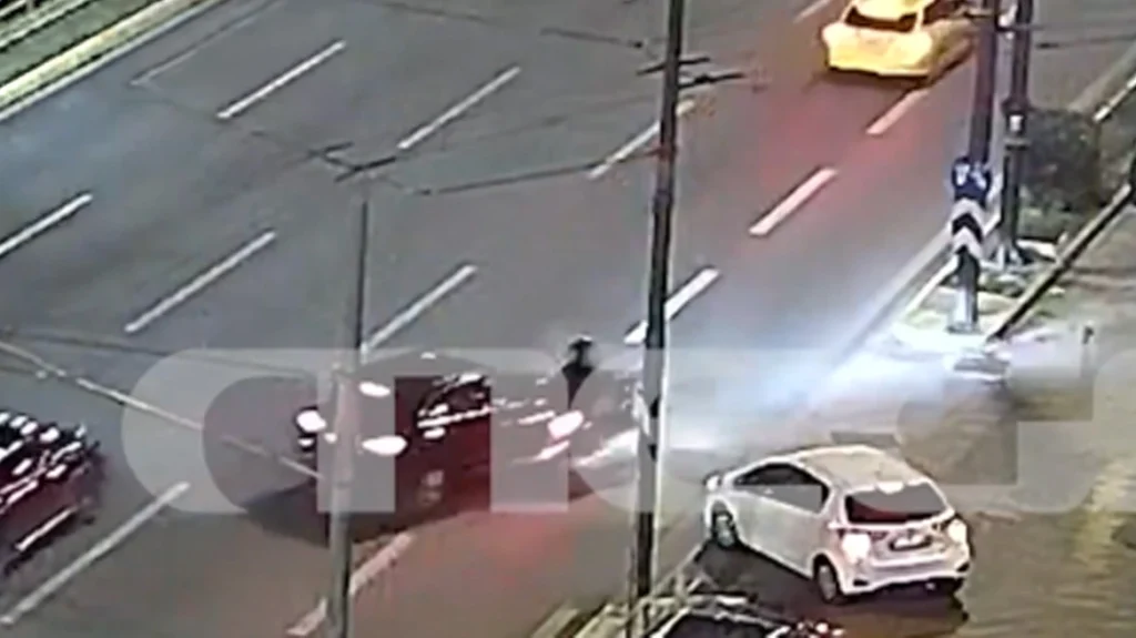 Λεωφόρος Συγγρού: Τροχαίο σοκ – Σύγκρουση ΙΧ με μοτοσικλέτα – Σε κρίσιμη κατάσταση ο μοτοσικλετιστής – Βίντεο από τη σύγκρουση